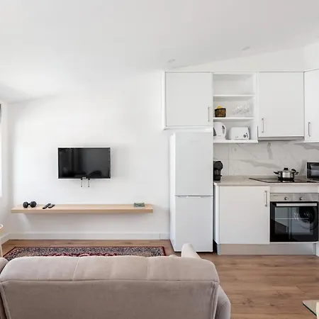Altido Sunny Apt With Terrace Near Centre Лиссабон