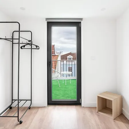 Altido Sunny Apt With Terrace Near Centre Апартаменты *